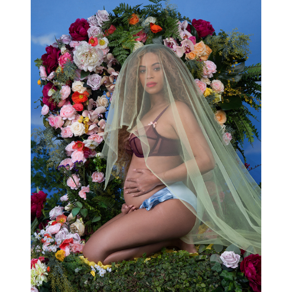Beyoncé annonçant être enceinte de jumeaux le 1er février 2017