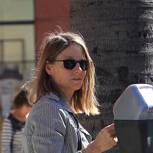 Exclusif - Jodie Foster se promène à Beverly Hills le 31 janvier 2017.