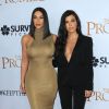 Kim Kardashian et sa soeur Kourtney Kardashian lors de la première "The Promise" à Hollywood, le 12 avril 2017