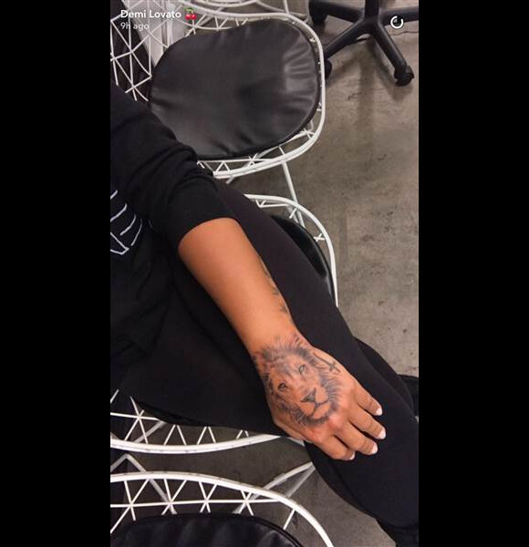 Demi Lovato dévoile son nouveau tatouage - 27 avril 2017