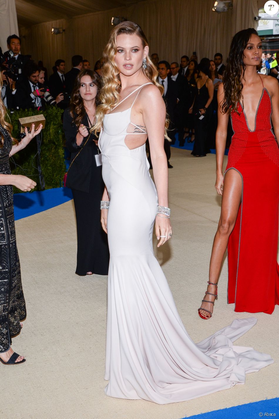 Behati Prinsloo et Joan Smalls - Met Gala 2017, exposition ...