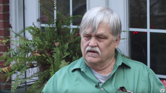 Mort de Bruce Hampton : Le musicien s'écroule sur scène, des images chocs