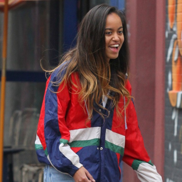 Malia Ann Obama se balade avec des amis dans le quartier de Soho à New York, le 26 mars 2017