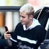 Justin Bieber arrive en compagnie d'un groupe d'amis en jet privé à l'aéroport de Miami, le 16 avril 2017