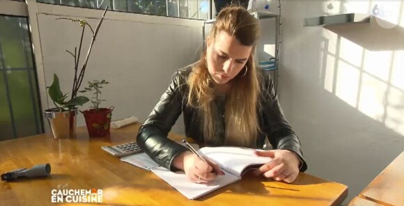 Marie, en couple avec Mélody, dans Cauchemar en cuisine, le 4 mai 2017 sur M6.