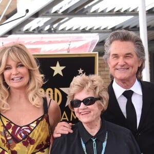 Kurt Russell avec sa mère Louise, des membres de sa famille et sa compagne Goldie Hawn - Goldie Hawn et son compagnon Kurt Russell reçoivent leurs étoiles sur le Walk of Fame au 6201 Hollywood blvd à Hollywood, le 4 mai 2017