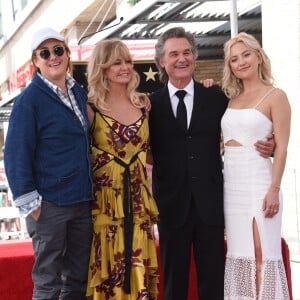 Goldie Hawn avec son compagnon Kurt Russell et sa fille Kate Hudson - Goldie Hawn et son compagnon Kurt Russell reçoivent leurs étoiles sur le Walk of Fame au 6201 Hollywood blvd à Hollywood, le 4 mai 2017
