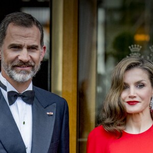 La reine Letizia d'Espagne en Stella McCartney le 29 avril 2017 à La Haye pour le dîner privé organisé à l'occasion des 50 ans du roi Willem-Alexander des Pays-Bas.