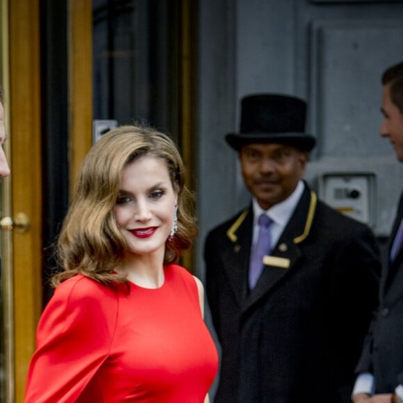 La reine Letizia d'Espagne en Stella McCartney le 29 avril 2017 à La Haye pour le dîner privé organisé à l'occasion des 50 ans du roi Willem-Alexander des Pays-Bas.