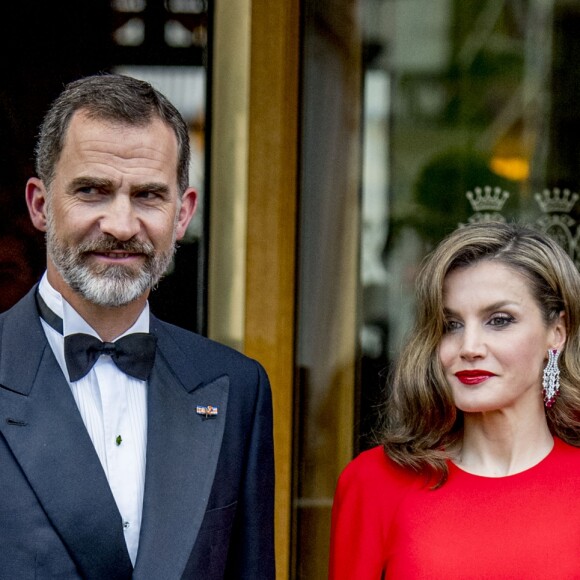 La reine Letizia d'Espagne en Stella McCartney le 29 avril 2017 à La Haye pour le dîner privé organisé à l'occasion des 50 ans du roi Willem-Alexander des Pays-Bas.