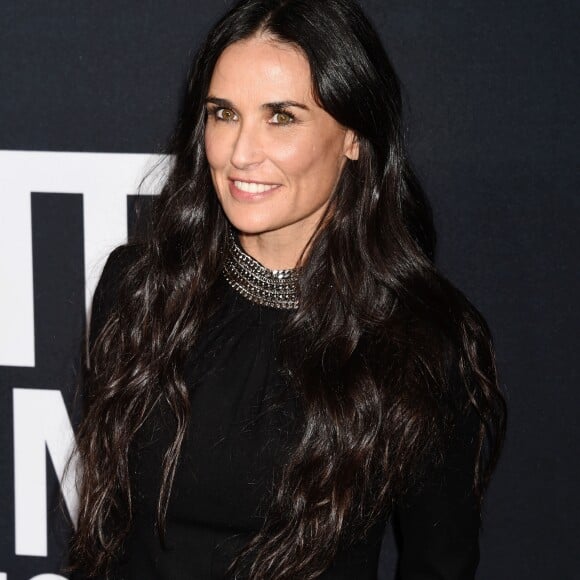 Demi Moore - People au défilé Saint-Laurent à Hollywood le 10 février 2016.