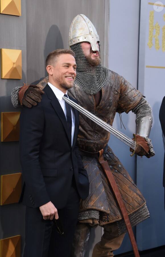 Charlie Hunnam à la première du 'Roi Arthur' ('King Arthur: Legend of the Sword') au théâtre Chinois à Hollywood, le 8 mai 2017 © Chris Delmas/Bestimage
