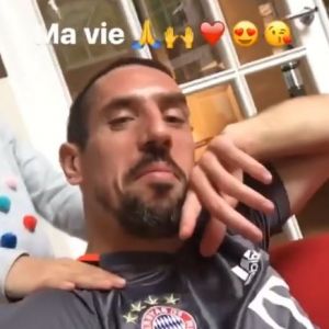 Franck Ribéry massé par sa fille Shaki­nez, vidéo postée sur Instagram en mai 2017.