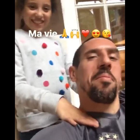 Franck Ribéry massé par sa fille Shaki­nez, vidéo postée sur Instagram en mai 2017.