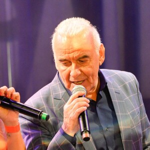 Sophie Tapie, Michel Fugain et Anaïs Delva - Soirée "Chante la vie chante" à l'occasion de l'anniversaire (le 12 mai), des 50 ans de carrière et de la sortie de l'album hommage "Tribute" de Michel Fugain au Divan Du Monde à Paris, France, le 10 mai 2017. © Coadic Guirec/Bestimage