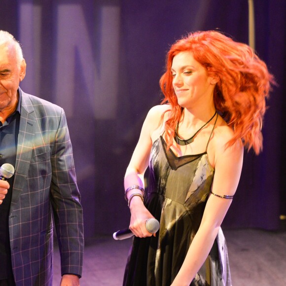 Sophie Tapie, Michel Fugain et Anaïs Delva - Soirée "Chante la vie chante" à l'occasion de l'anniversaire (le 12 mai), des 50 ans de carrière et de la sortie de l'album hommage "Tribute" de Michel Fugain au Divan Du Monde à Paris, France, le 10 mai 2017. © Coadic Guirec/Bestimage