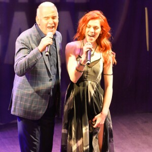 Michel Fugain et Anaïs Delva - Soirée "Chante la vie chante" à l'occasion de l'anniversaire (le 12 mai), des 50 ans de carrière et de la sortie de l'album hommage "Tribute" de Michel Fugain au Divan Du Monde à Paris, France, le 10 mai 2017. © Coadic Guirec/Bestimage