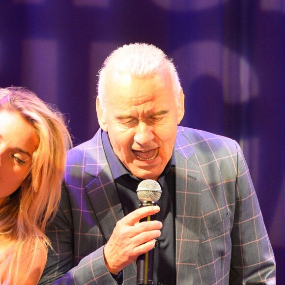 Sophie Tapie et Michel Fugain - Soirée "Chante la vie chante" à l'occasion de l'anniversaire (le 12 mai), des 50 ans de carrière et de la sortie de l'album hommage "Tribute" de Michel Fugain au Divan Du Monde à Paris, France, le 10 mai 2017. © Coadic Guirec/Bestimage