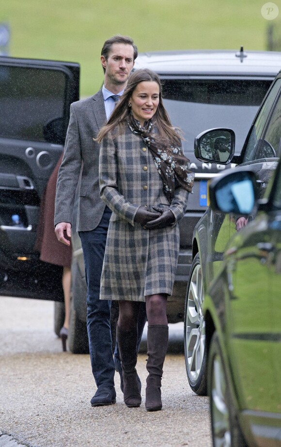 Pippa Middleton et son fiancé James Matthews - Cette année, le duc et la duchesse de Cambridge n'ont pas rejoint le reste de la famille royale britannique à Sandringham. Ils ont réveillonné à Englefield, Berkshire, Royaume Uni, chez les Midlleton et sont allés en famille à la messe de Noël ce dimanche 25 décembre 2016 dans l’église où Pippa Middleton se mariera en mai prochain.