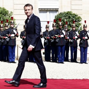 Emmanuel Macron (costume "Jonas & Cie" (rue d'Aboukir à Paris) à 450 Euros) lors de la passation de pouvoir entre Emmanuel Macron et François Hollande au palais de l'Elysée à Paris le 14 mai 2017. © Stéphane Lemouton / Bestimage