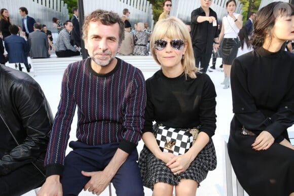 Eric Lartigau et Marina Foïs assistent au défilé Louis Vuitton (collection prêt-à-porter croisière 2018) au Miho Museum. Kyoto, le 14 mai 2017.