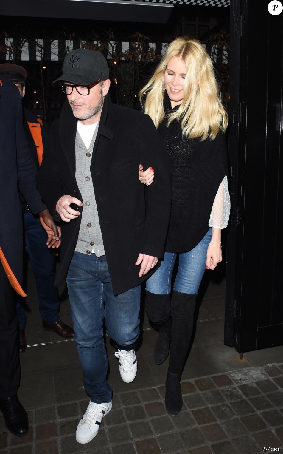 Claudia Schiffer et Mathew Vaughn à Londres, le 21 février 2017. Purepeople Claudia Schiffer et Mathew Vaughn à Londres, le 21 février 2017. Purepeople