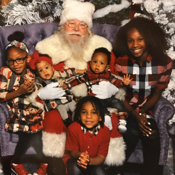 Antonio Cromartie et sa femme Terricka attendent en 2017 leur sixième enfant, le quatorzième du footballeur de la NFL. Photo Instagram de leurs enfants à Noël 2016.