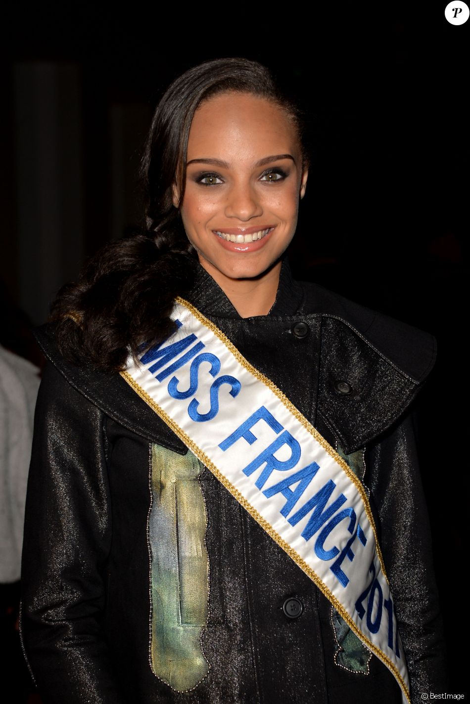 Alicia Aylies Miss France 2017 Au Défilé De Mode Guy Laroche Collection Prêt à Porter Automne