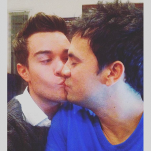 Alex Goude et Romain Taillandier, amoureux et unis face à l'homophobie, le 17 mai 2017.