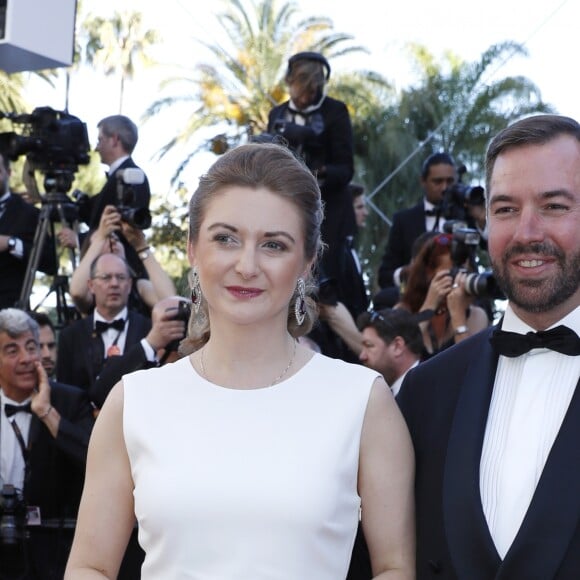 Le prince Guillaume, Grand-duc héritier de Luxembourg et sa femme la comtesse Stéphanie de Lannoy - Montée des marches du film "Les Fantômes d'Ismaël" lors de la cérémonie d'ouverture du 70ème Festival International du Film de Cannes. Le 17 mai 2017 © Borde-Jacovides-Moreau/Bestimage