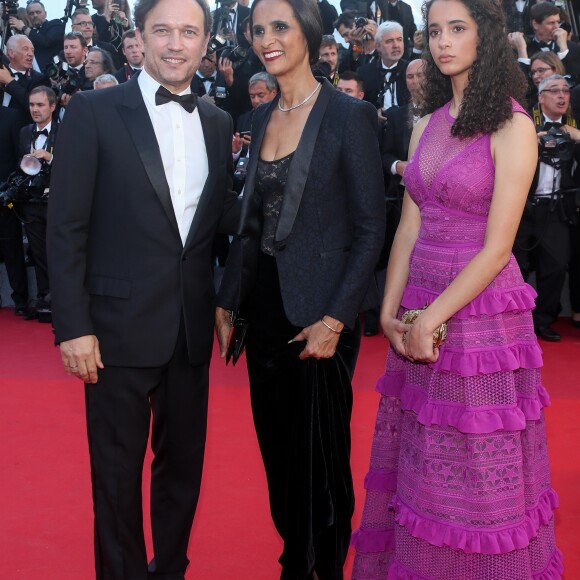 Vincent Perez, sa femme Karine Silla et leur fille Iman - Montée des marches du film "Les Fantômes d'Ismaël" lors de la cérémonie d'ouverture du 70ème Festival International du Film de Cannes. Le 17 mai 2017 © Borde-Jacovides-Moreau / Bestimage