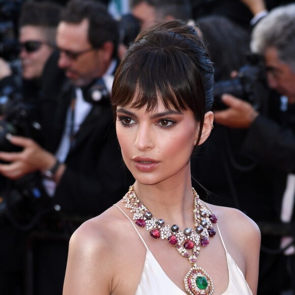 Emily Ratajkowski - Montée des marches du film "Les Fantômes d'Ismaël" lors de la cérémonie d'ouverture du 70ème Festival International du Film de Cannes. Le 17 mai 2017