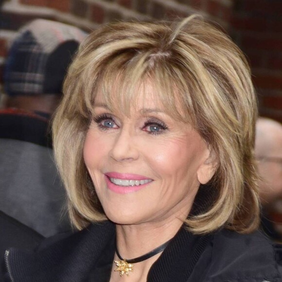Jane Fonda arrive dans les studios de l'émission "The Late Show with Stephen Colbert" à New York, le 27 mars 2017.