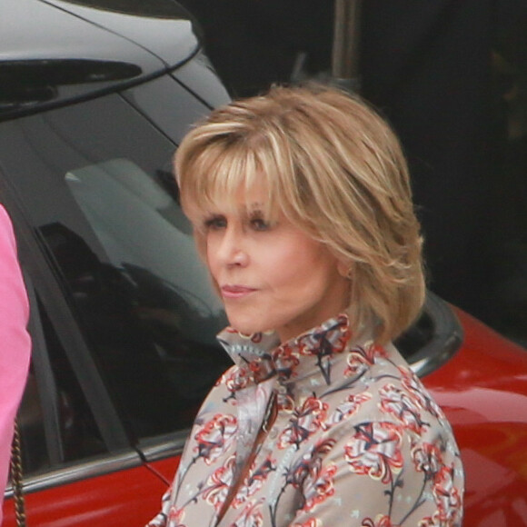 Jane Fonda sur le tournage du film "Grace and Frankie" à Malibu, le 16 mars 2017.