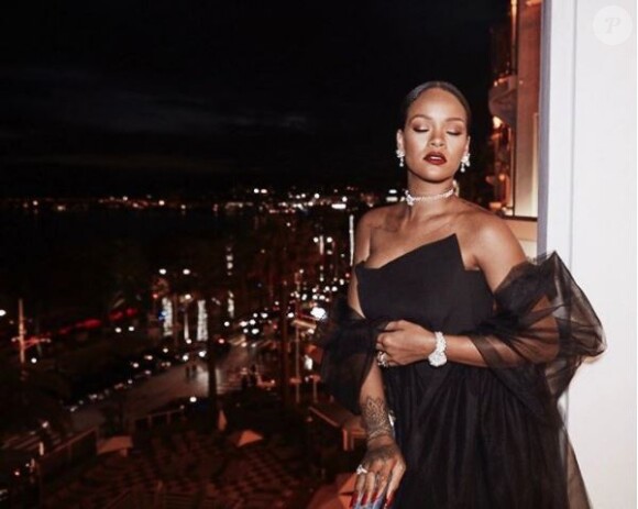 Rihanna, prête pour le dîner de présentation et lancement des collections de joaillerie et Haute Joaillerie "Rihanna ♥ Chopard". Cannes, le 18 mai 2017.