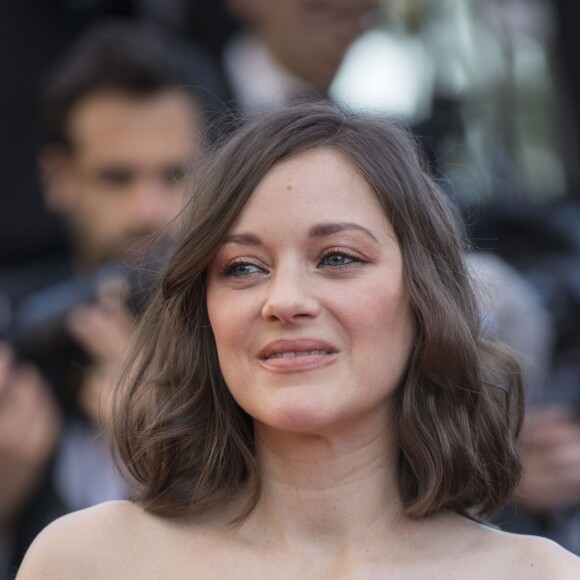 Marion Cotillard - Montée des marches du film "Les Fantômes d'Ismaël" lors de la cérémonie d'ouverture du 70ème Festival International du Film de Cannes. Le 17 mai 2017 © Borde-Jacovides-Moreau/Bestimage
