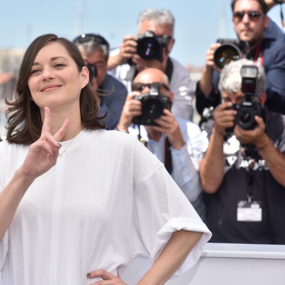 Marion Cotillard au photocall du film "Les Fantômes d'Ismaël" lors du 70e Festival International du Film de Cannes, le 17 mai 2017. © Giancarlo Gorassini/Bestimage