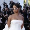 Rihanna shines bright like a diamond - Montée des marches du film "Okja"lors du 70ème Festival International du Film de Cannes. Le 19 mai 2017. © Borde-Jacovides-Moreau/Bestimage