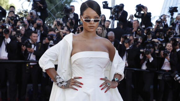 Rihanna, épaules nues sur les marches de Cannes : Un diamant sublime et solaire