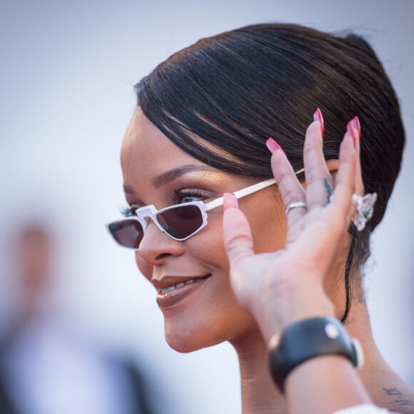 Rihanna (bijoux Rihanna ♥ Chopard) - Montée des marches du film "Okja" lors du 70e Festival International du Film de Cannes. Le 19 mai 2017. © Borde-Jacovides-Moreau / Bestimage