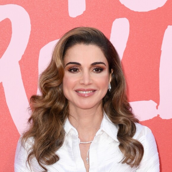 La reine Rania de Jordanie, habillée d'une robe Haute Couture Givenchy par Riccardo Tisci (collection automne-hiver 2016) - Défilé de la fondation Fashion For Relief à l'aéroport Cannes Mandelieu. Cannes, le 22 mai 2017.