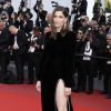 Laetitia Casta, habillée d'une robe en velours Saint Laurent (collection automne-hiver 2017) - Montée des marches du film "The Meyerowitz Stories" lors du 70ème Festival International du Film de Cannes. Le 21 mai 2017. © Borde-Jacovides-Moreau/Bestimage