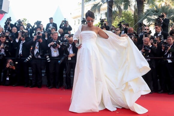 Rihanna, habillée d'une robe Haute Couture Christian Dior - Montée des marches pour le film "Okja" lors du 70e Festival International du Film de Cannes. Le 19 mai 2017. © Borde-Jacovides-Moreau / Bestimage