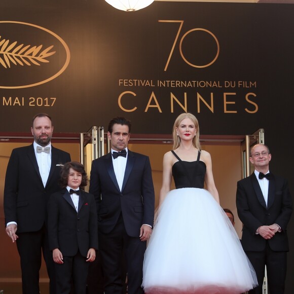 Barry Keoghan, Raffey Cassidy, Yorgos Lanthimos, Sunny Suljic, Colin Farrell (habillé en Dior Homme), Nicole Kidman (tenue Calvin Klein by Appointment et CALVIN KLEIN 205W39NYC), Ed Guiney et Andrew Lowe - Montée des marches du film "Mise à Mort du Cerf Sacré" lors du 70ème Festival International du Film de Cannes. Le 22 mai 2017. © Borde-Jacovides-Moreau/Bestimage