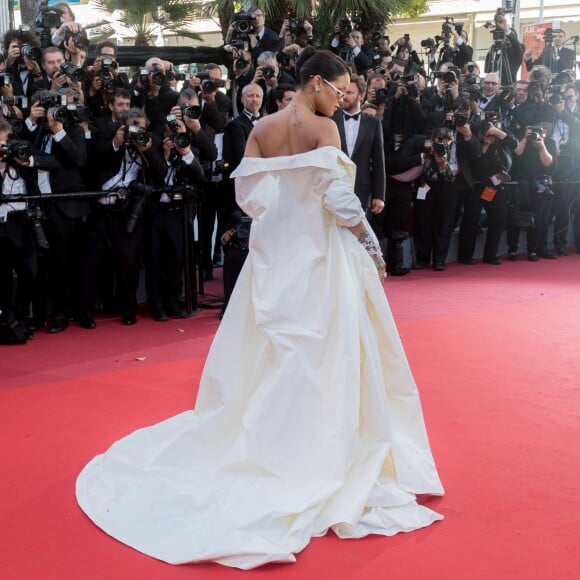 Rihanna, habillée d'une robe Haute Couture Christian Dior - Montée des marches pour le film "Okja" lors du 70e Festival International du Film de Cannes. Le 19 mai 2017. © Borde-Jacovides-Moreau / Bestimage