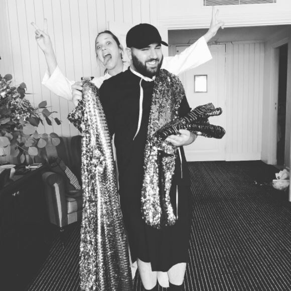 Marion Cotillard et son styliste Eliott Bliss à Cannes. Le 22 mai 2017.