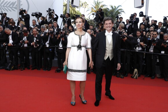 Carole Bouquet et son compagnon Philippe Sereys de Rothschild - Montée des marches de la Soirée 70ème Anniversaire lors du 70ème Festival International du Film de Cannes. Le 23 mai 2017. © Borde-Jacovides-Moreau/Bestimage