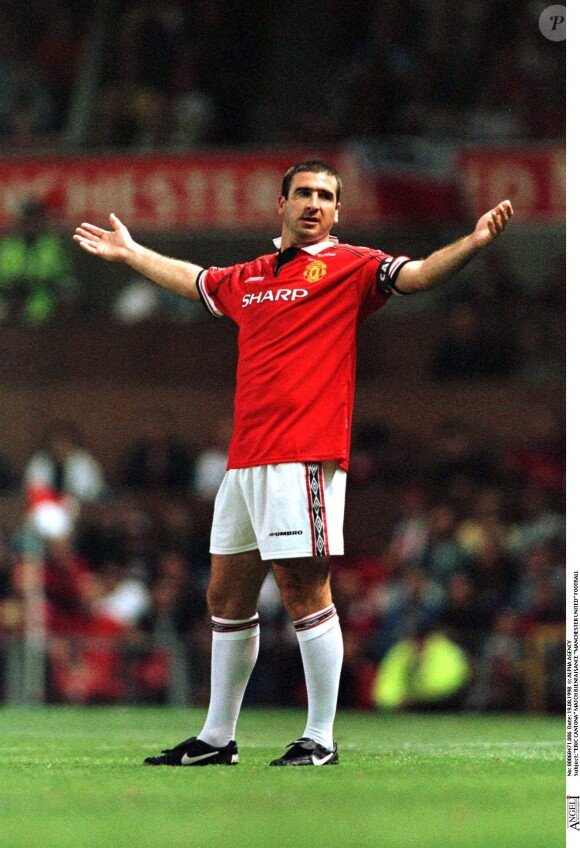 Eric Cantona lors d'un match de bienfaisance à Manchester United en 1998.