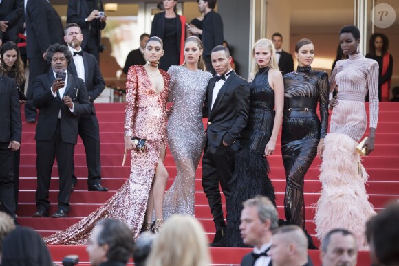 Neelam Gill, Doutzen Kroes, Olivier Rousteing, Lara Stone (bijoux (BO) de la marque Akillis), Irina Shayk, Maria Borges - Montée des marches du film "Les Proies" (The Beguiled) lors du 70ème Festival International du Film de Cannes. Le 24 mai 2017. © Borde-Jacovides-Moreau/Bestimage