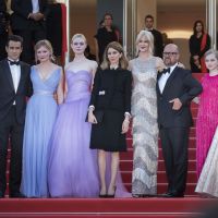 Cannes 2017: Kirsten Dunst princesse sensuelle devant Irina Shayk bombesque